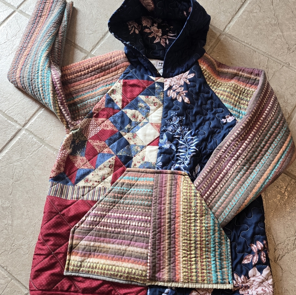 Upcycled Quilt Blanket Hoodie S-M Handmade Dont Throw It Out - Picture 4 of 6